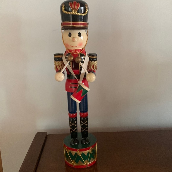 WOOD NUTCRACKER/ LOOKS NEW / CHRISTMAS DECOR - Picture 1 of 2